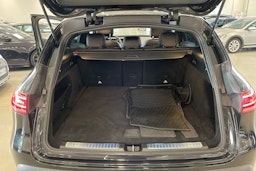 musta Mercedes-Benz EQC 2022 kuva 40.