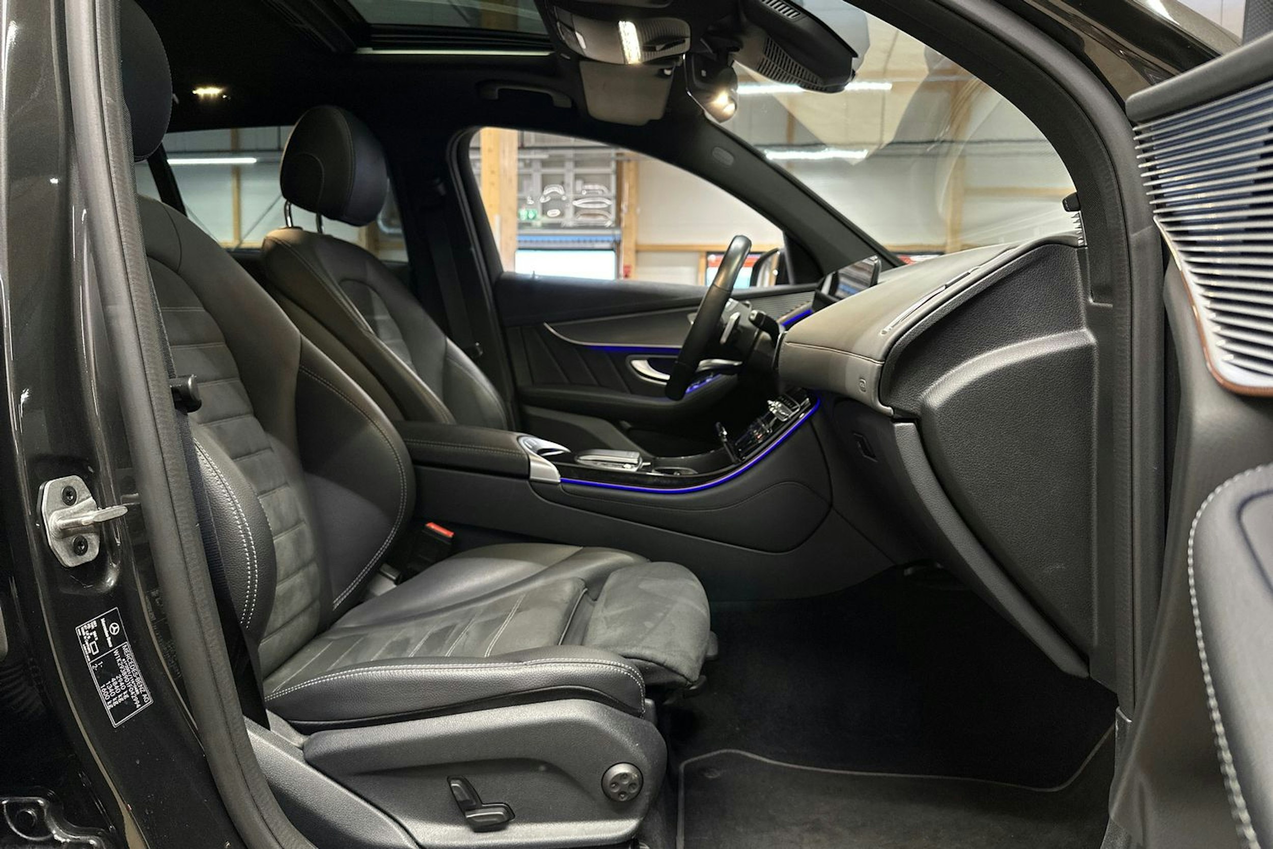 harmaa Mercedes-Benz EQC 2023 kuva 14.