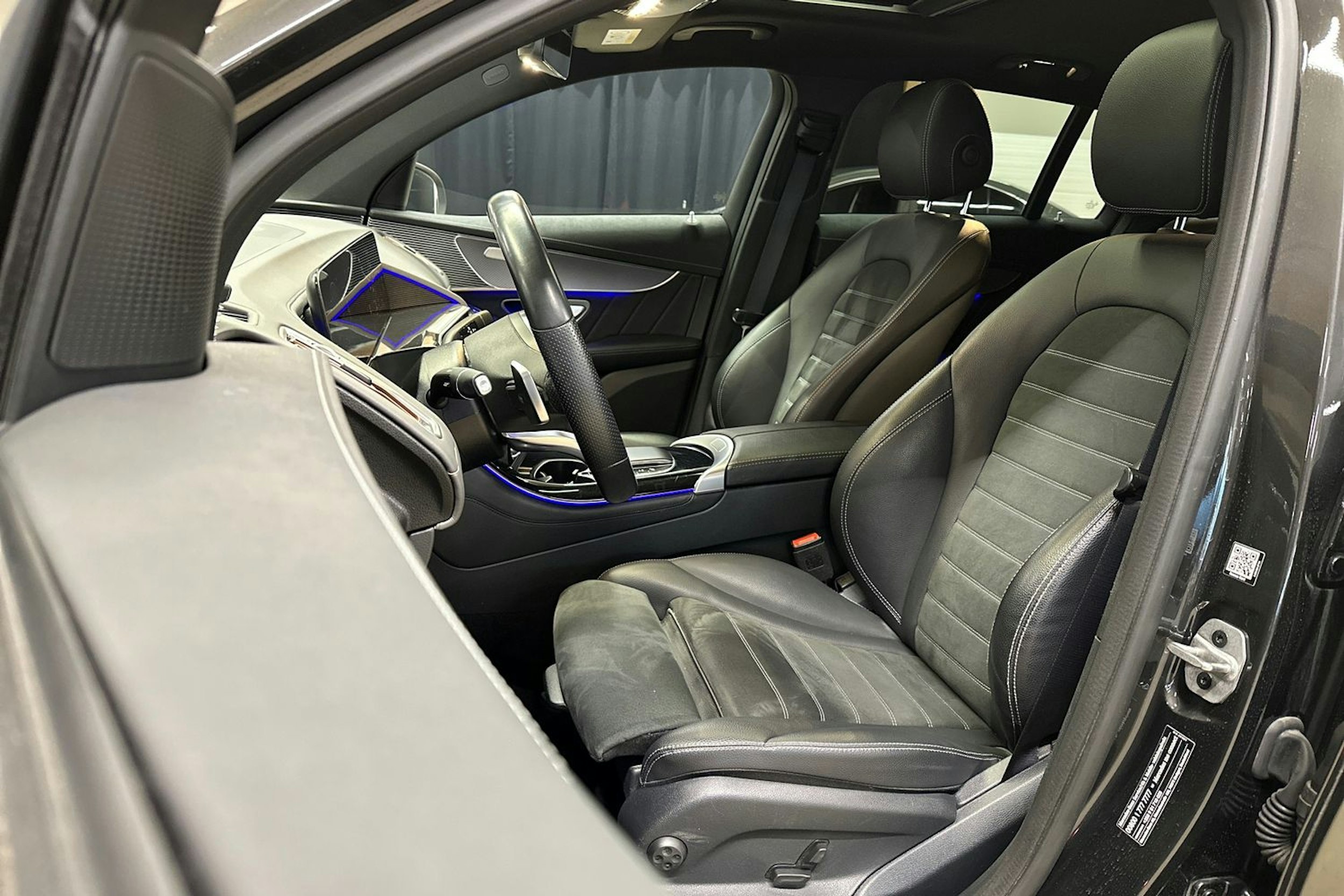 harmaa Mercedes-Benz EQC 2023 kuva 16.