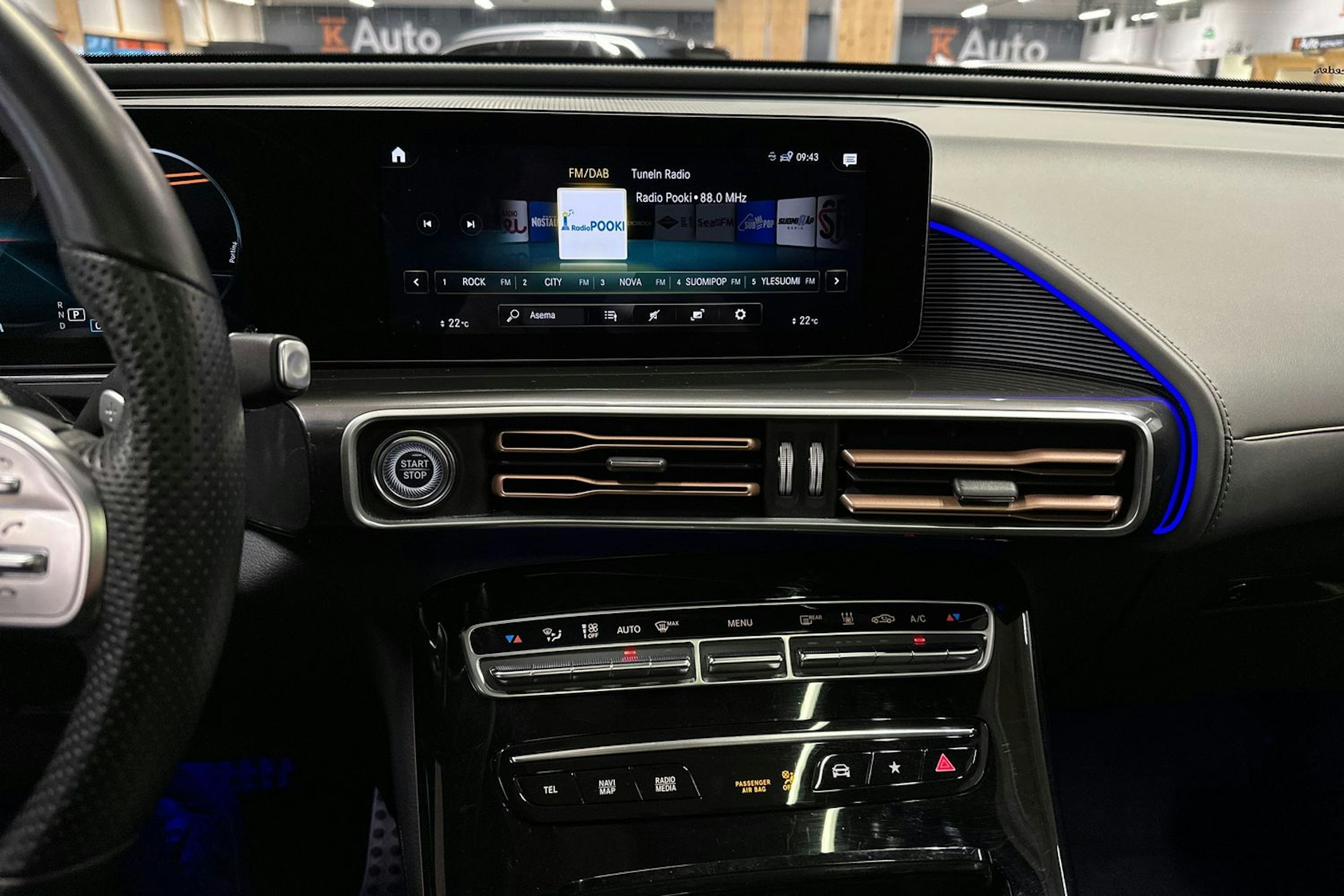 harmaa Mercedes-Benz EQC 2023 kuva 23.