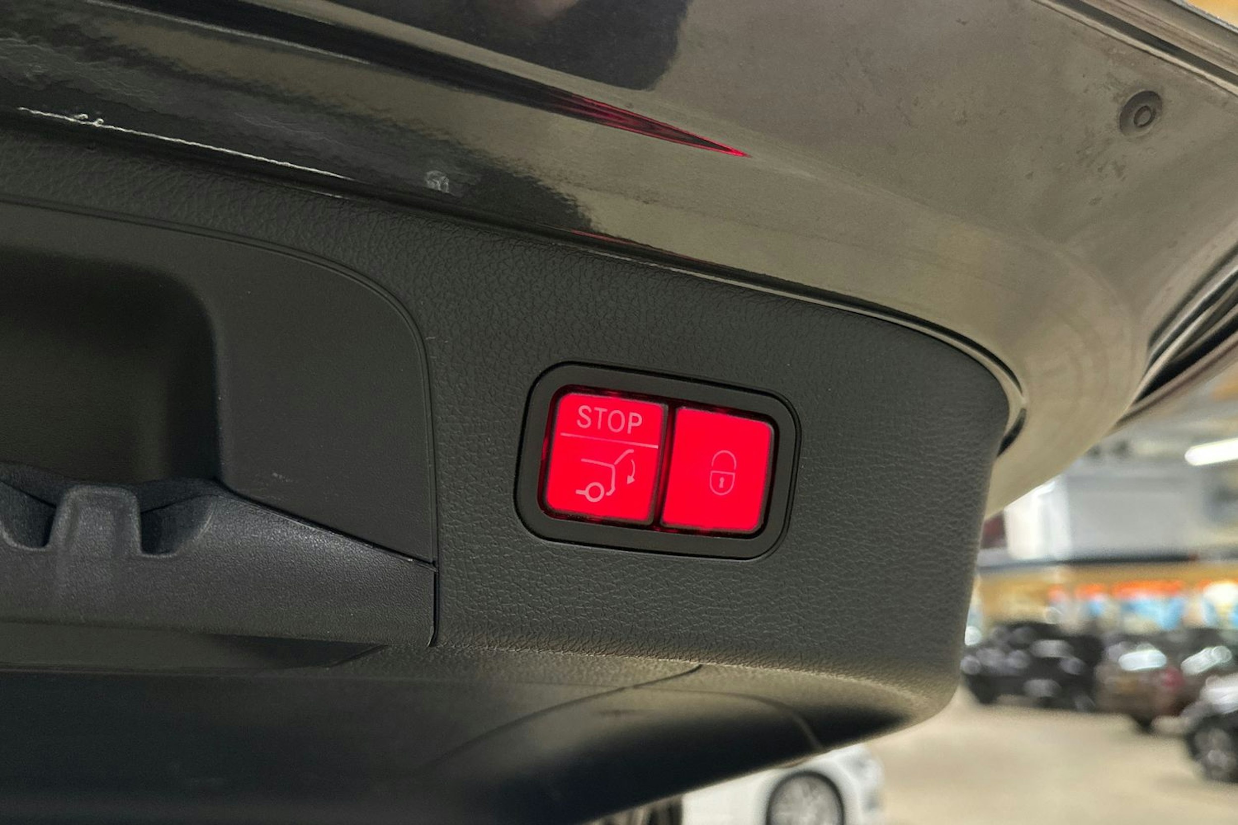 harmaa Mercedes-Benz EQC 2023 kuva 32.