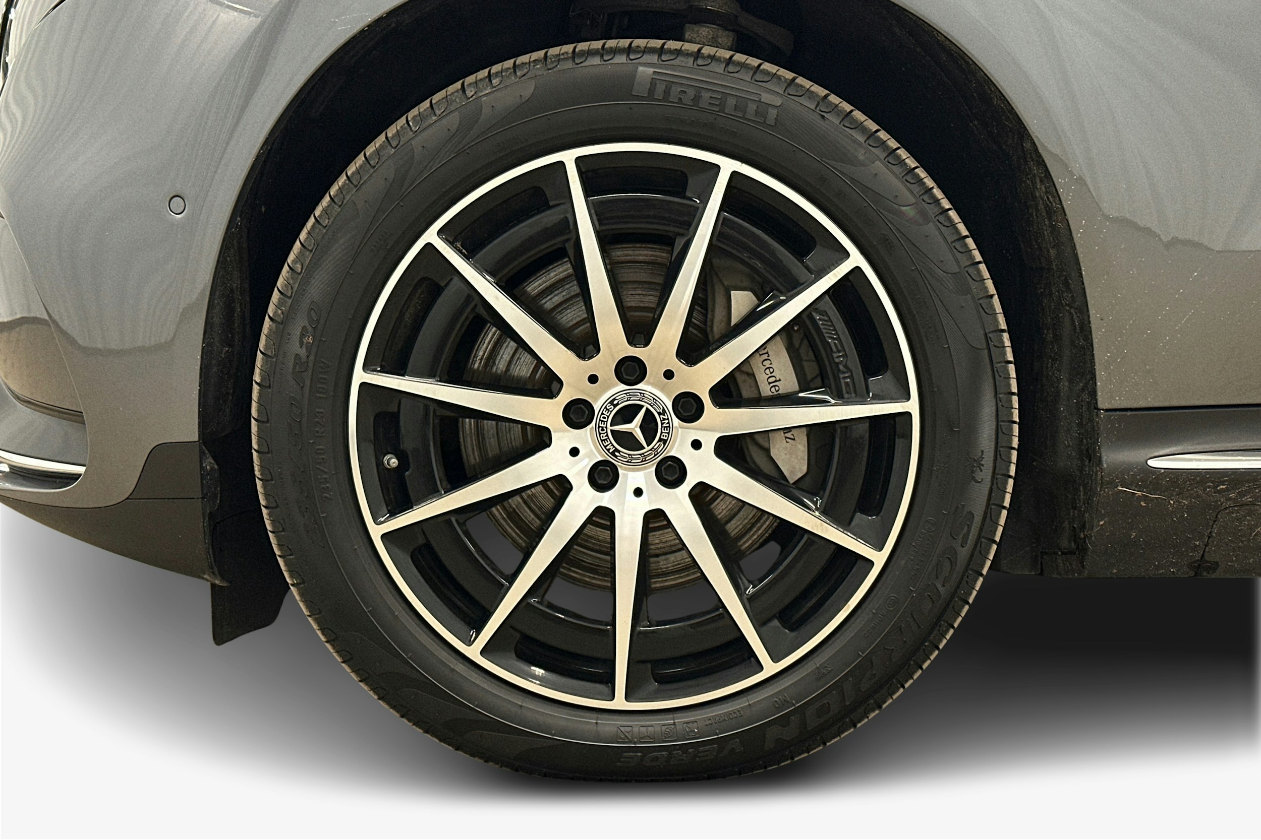 harmaa Mercedes-Benz EQC 2023 kuva 11.