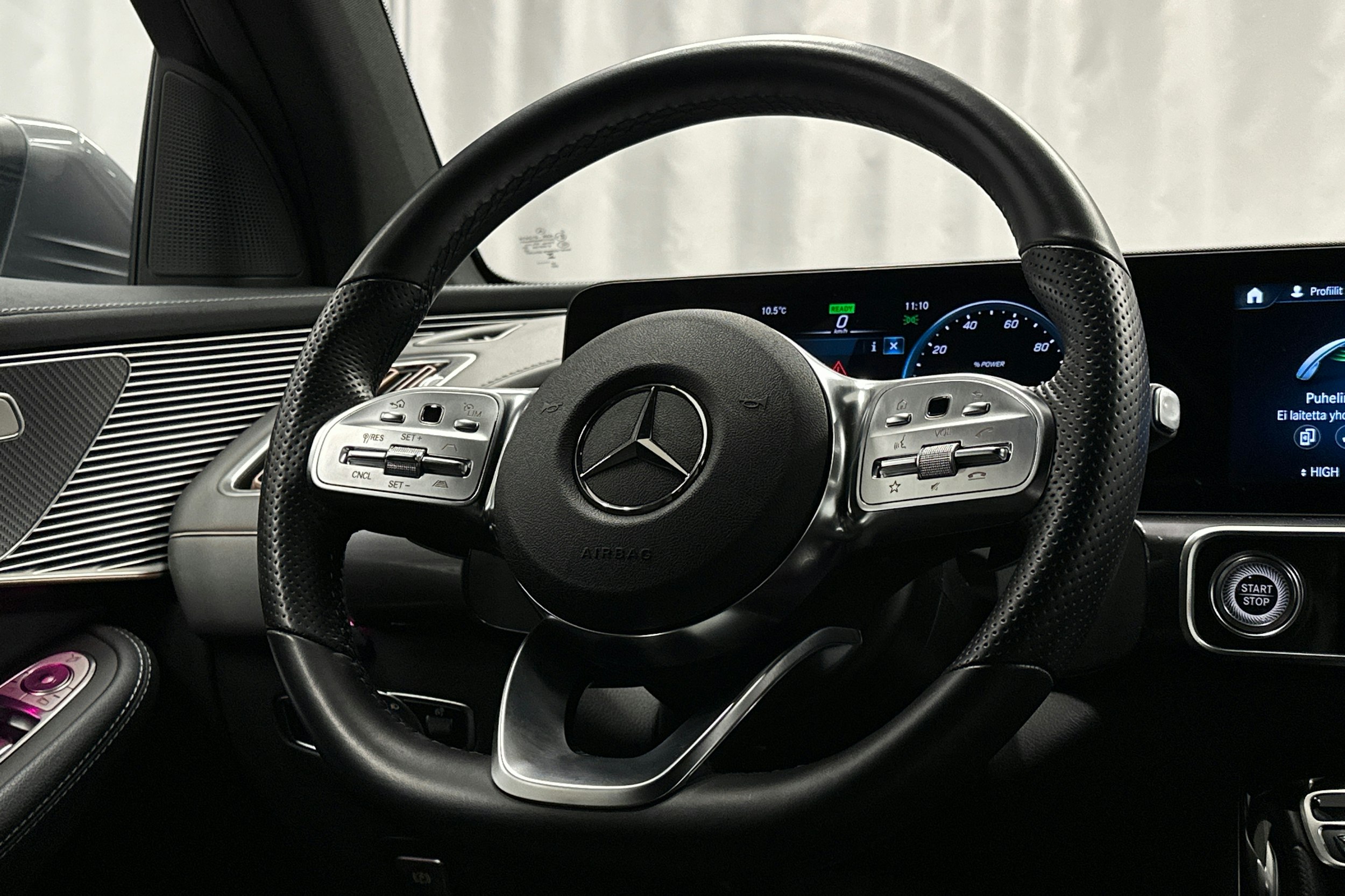 harmaa Mercedes-Benz EQC 2023 kuva 19.