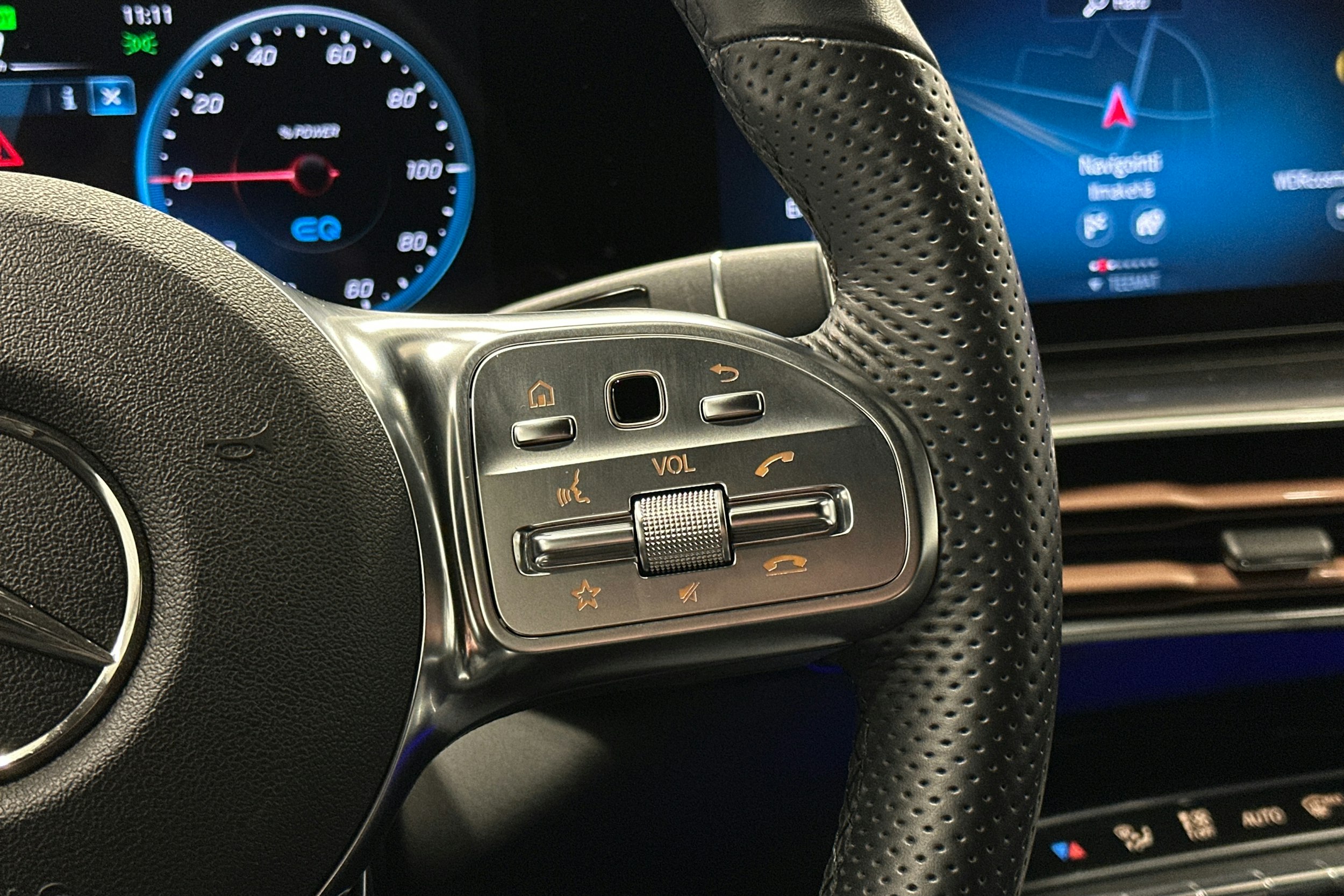 harmaa Mercedes-Benz EQC 2023 kuva 21.