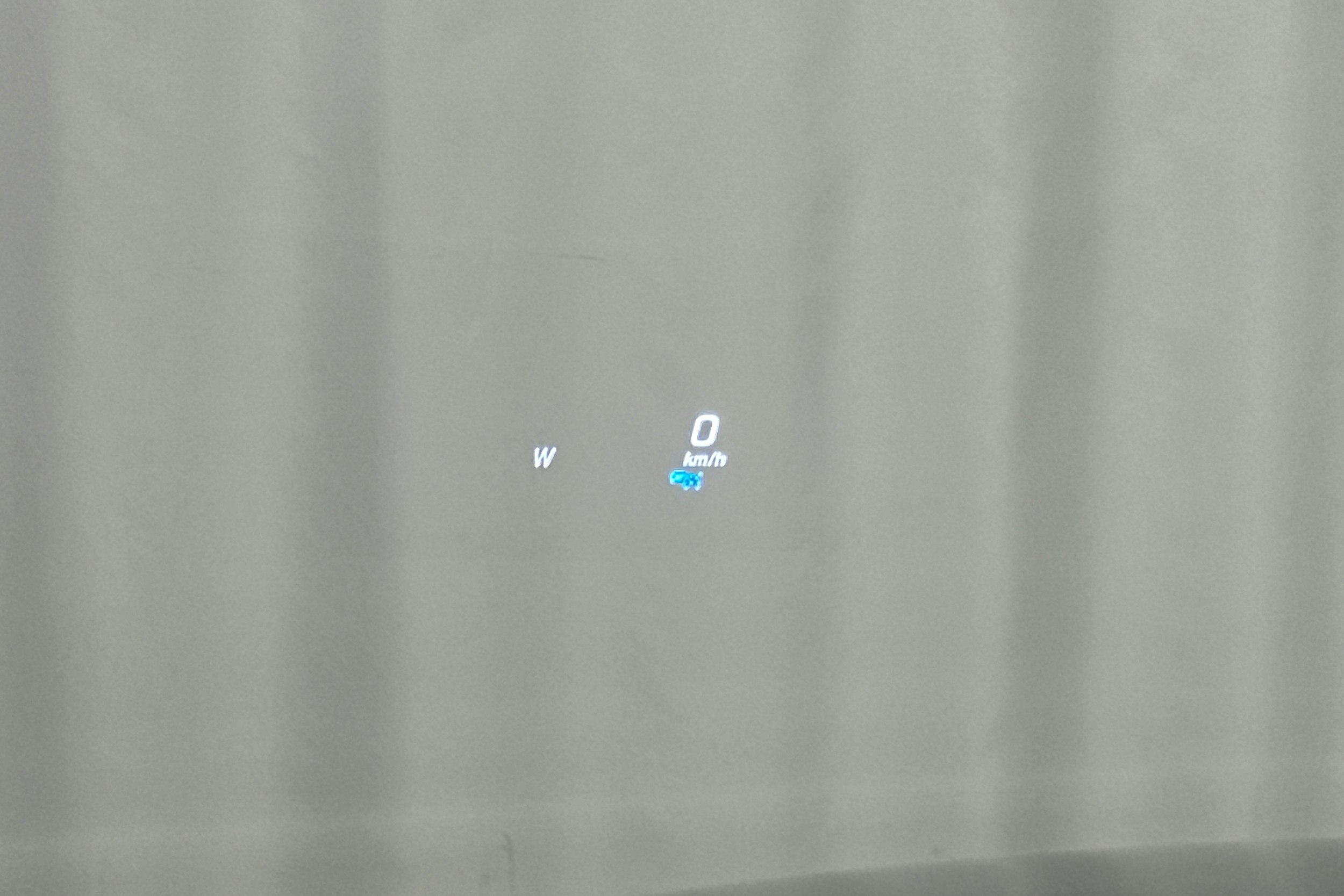 harmaa Mercedes-Benz EQC 2023 kuva 23.