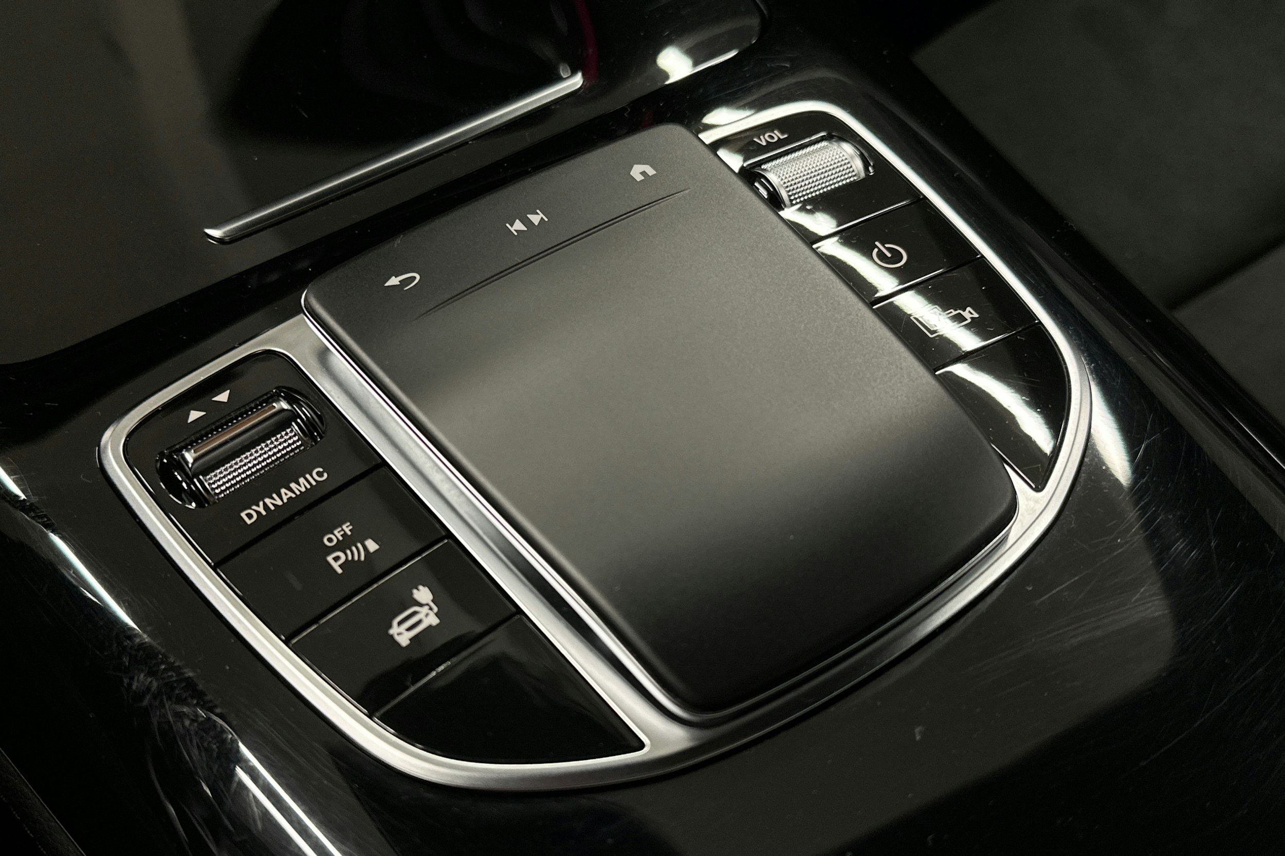 harmaa Mercedes-Benz EQC 2023 kuva 33.