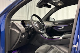 sininen Mercedes-Benz EQC 2023 kuva 6.
