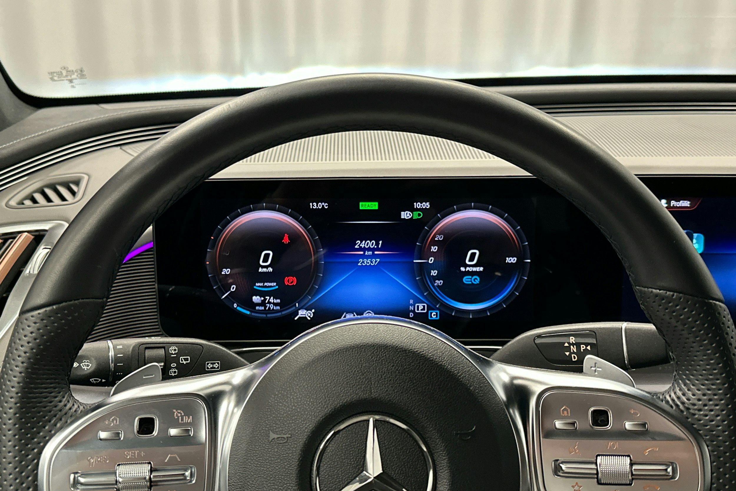 sininen Mercedes-Benz EQC 2023 kuva 11.