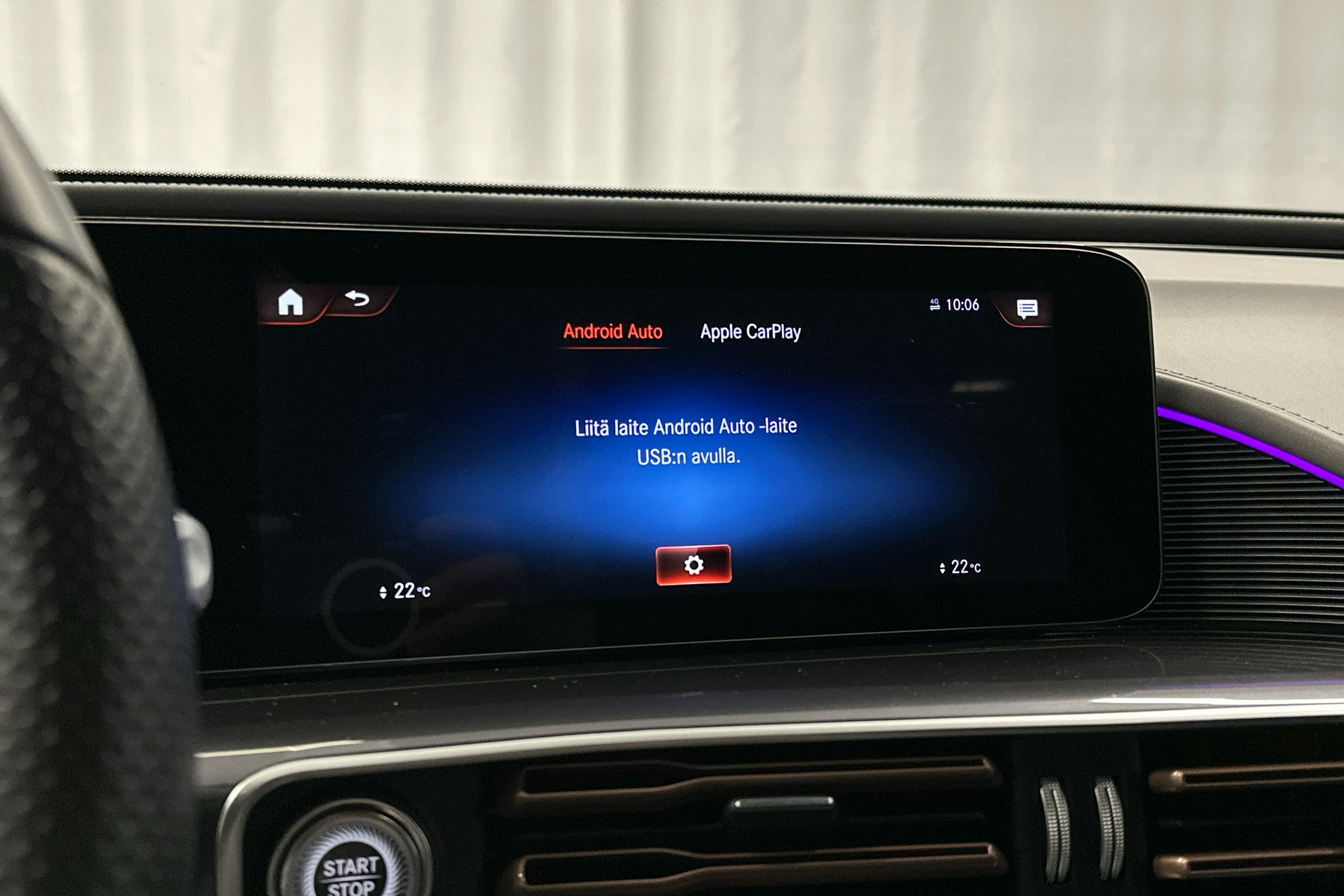 sininen Mercedes-Benz EQC 2023 kuva 16.