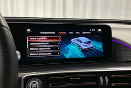 sininen Mercedes-Benz EQC 2023 kuva 17.