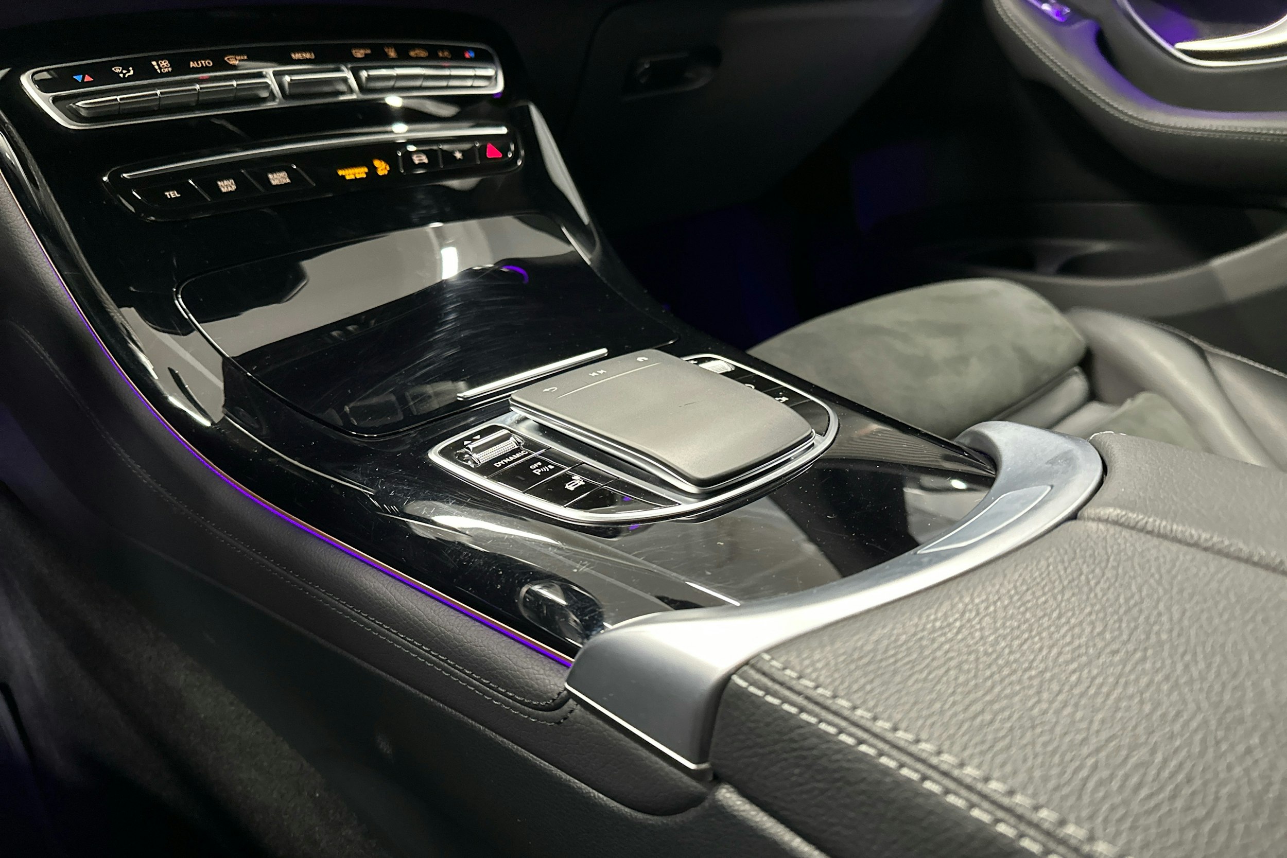 sininen Mercedes-Benz EQC 2023 kuva 20.