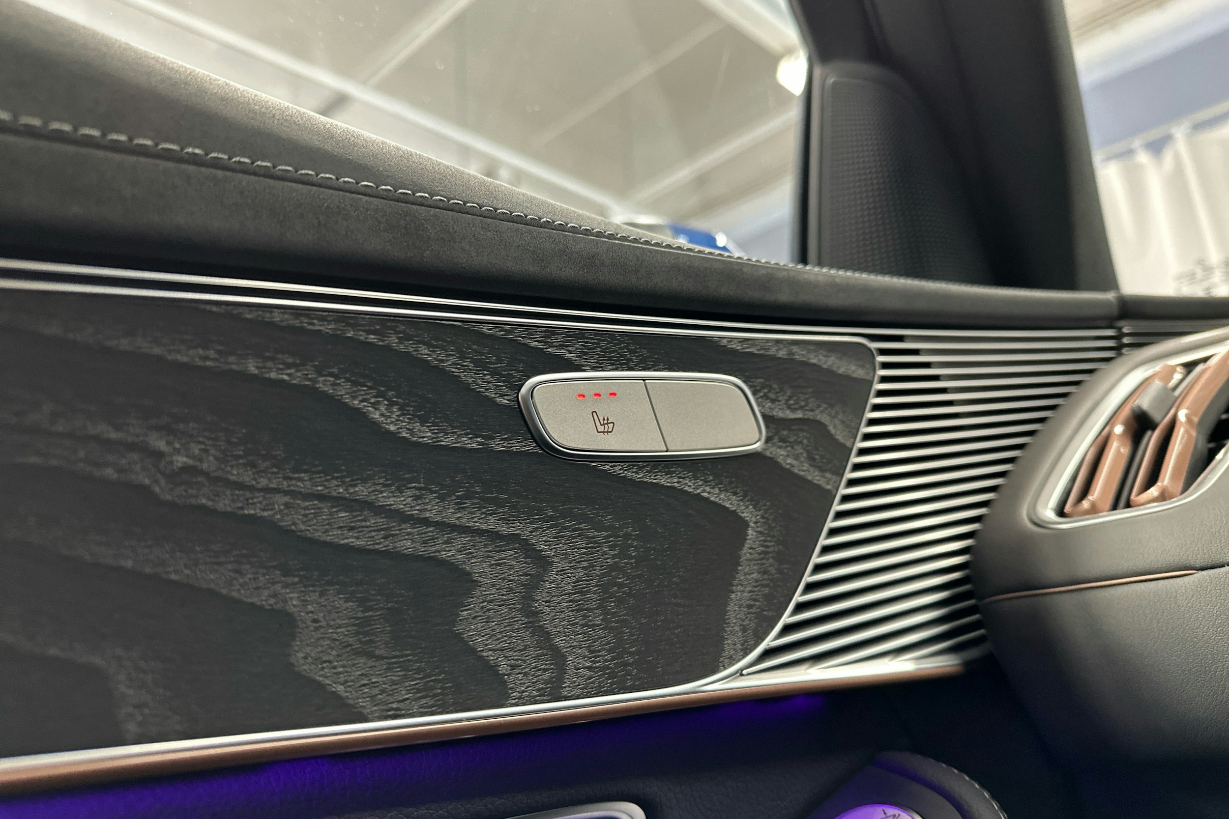 sininen Mercedes-Benz EQC 2023 kuva 21.