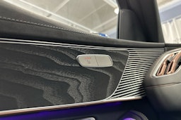 sininen Mercedes-Benz EQC 2023 kuva 21.