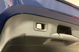 sininen Mercedes-Benz EQC 2023 kuva 27.
