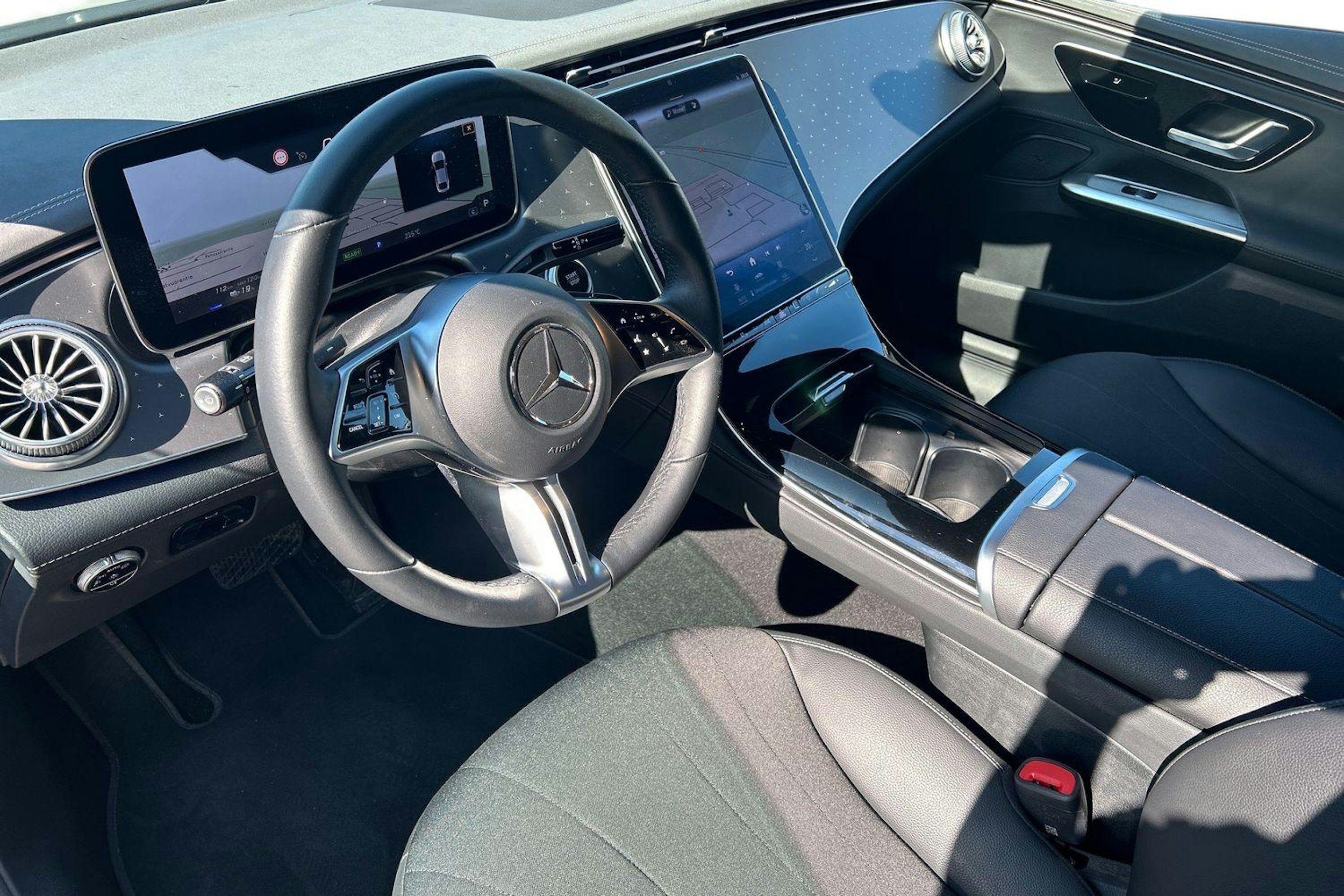 Harmaa Mercedes-Benz EQE 2022 kuva 3.
