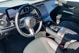 Harmaa Mercedes-Benz EQE 2022 kuva 3.