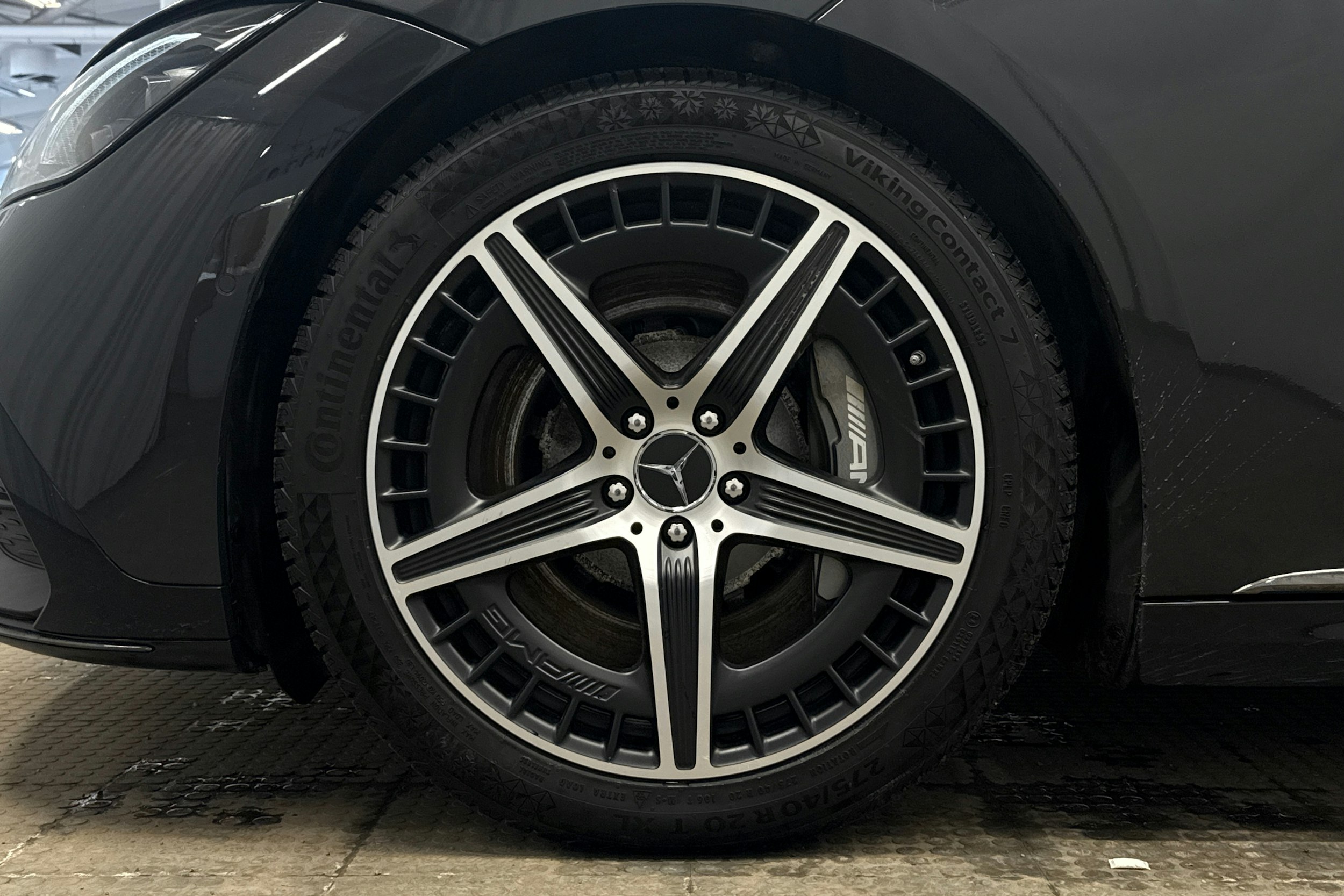 harmaa Mercedes-Benz EQE 2022 kuva 13.