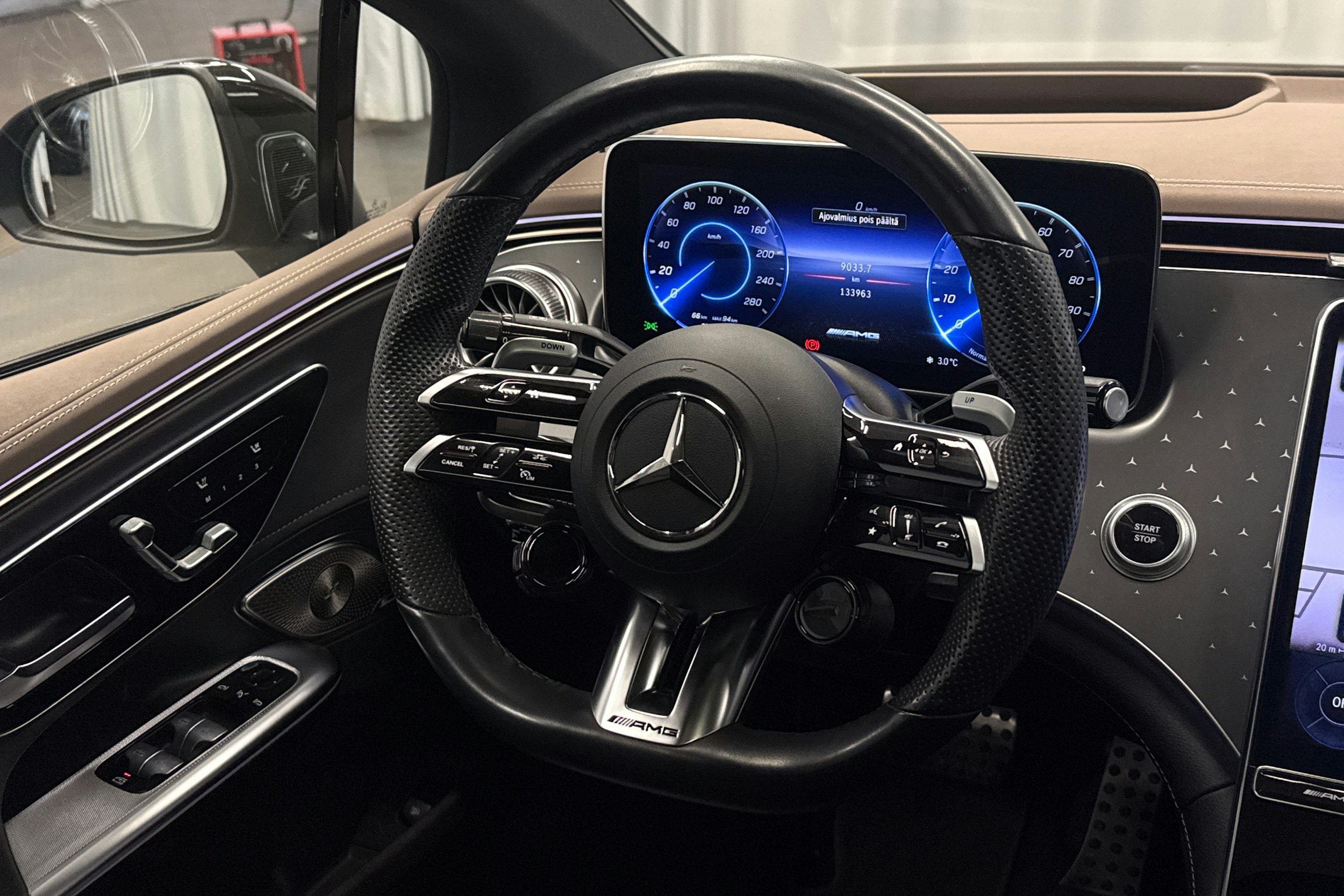 harmaa Mercedes-Benz EQE 2022 kuva 14.