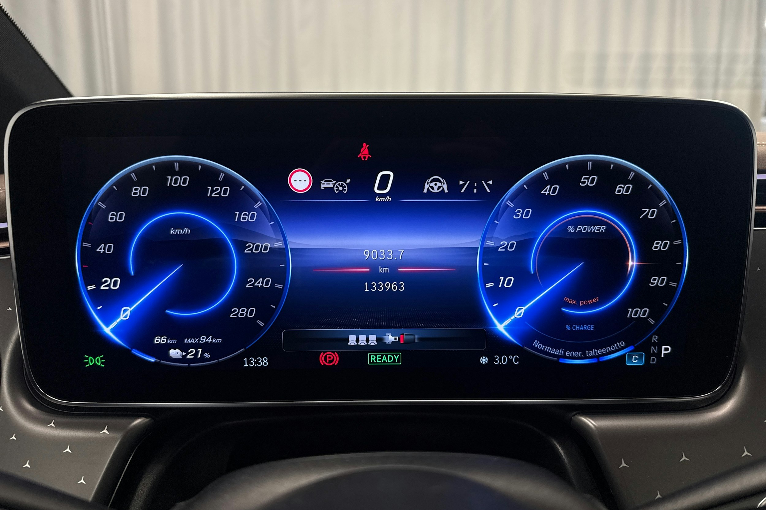 harmaa Mercedes-Benz EQE 2022 kuva 15.