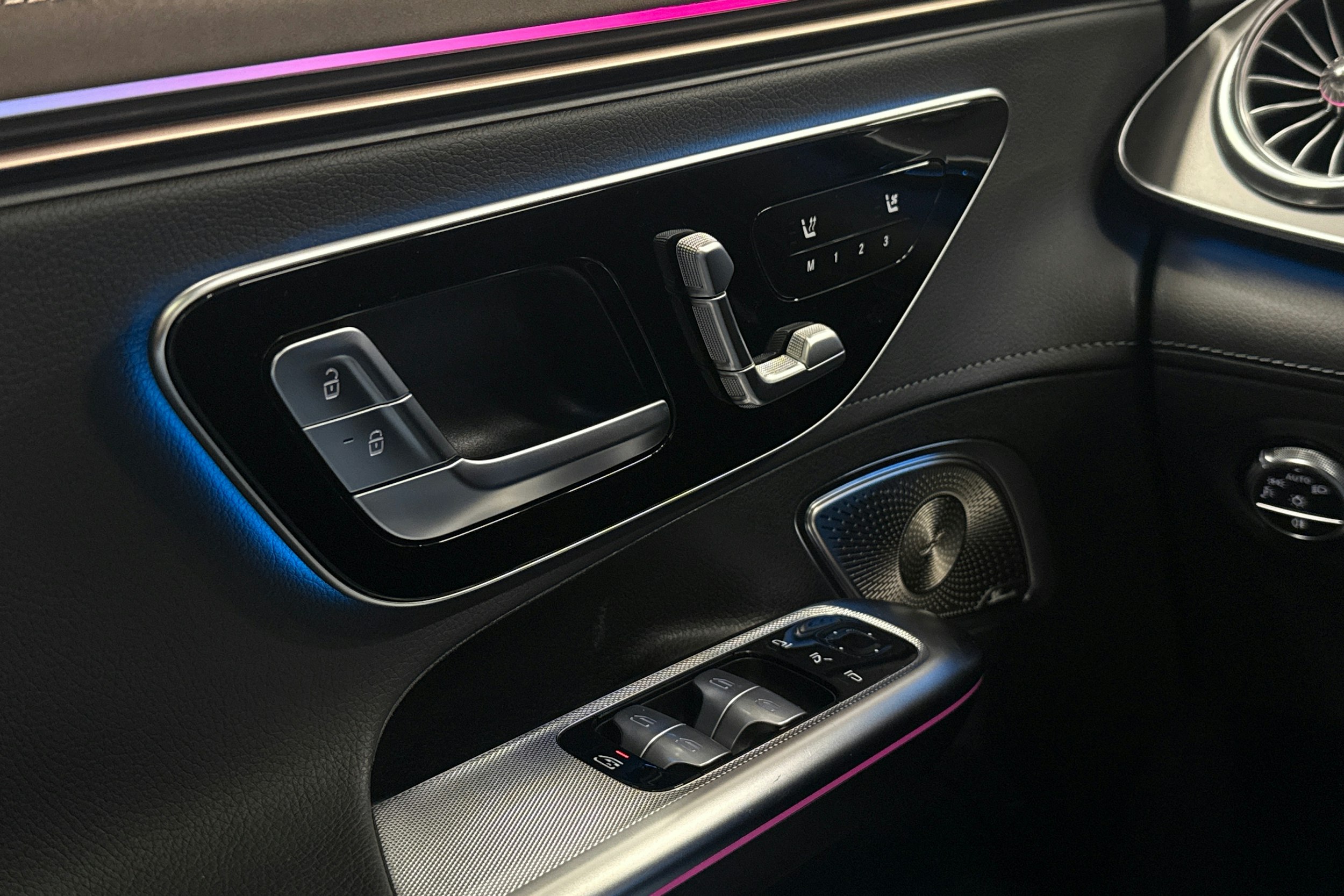 harmaa Mercedes-Benz EQE 2022 kuva 26.