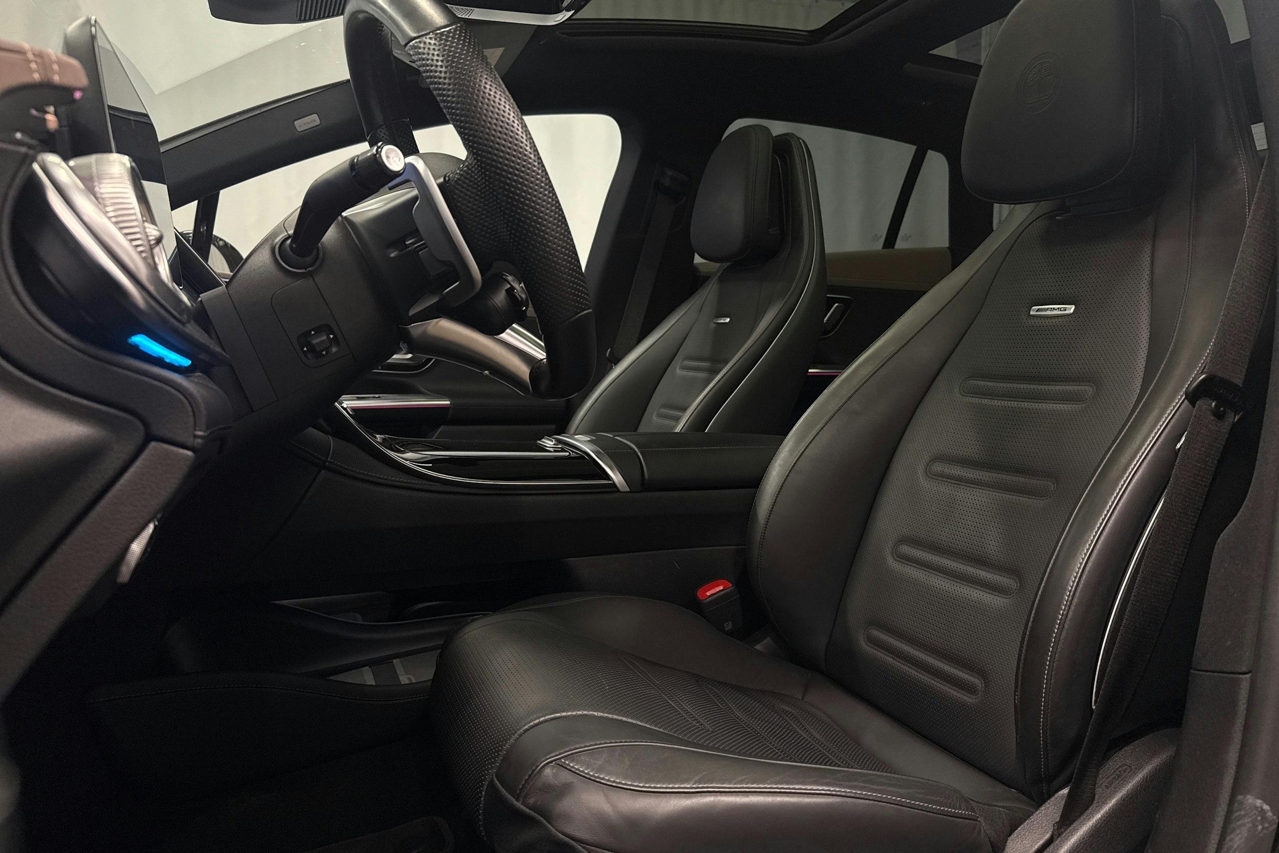 harmaa Mercedes-Benz EQE 2022 kuva 27.