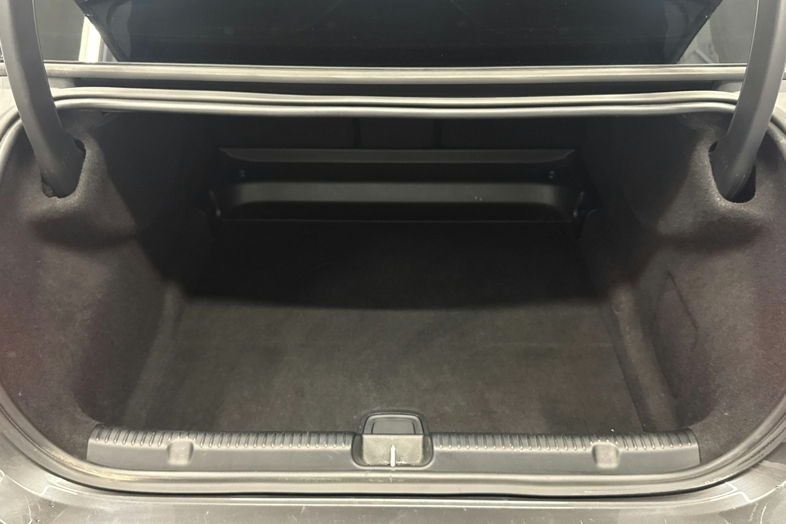 harmaa Mercedes-Benz EQE 2022 kuva 28.