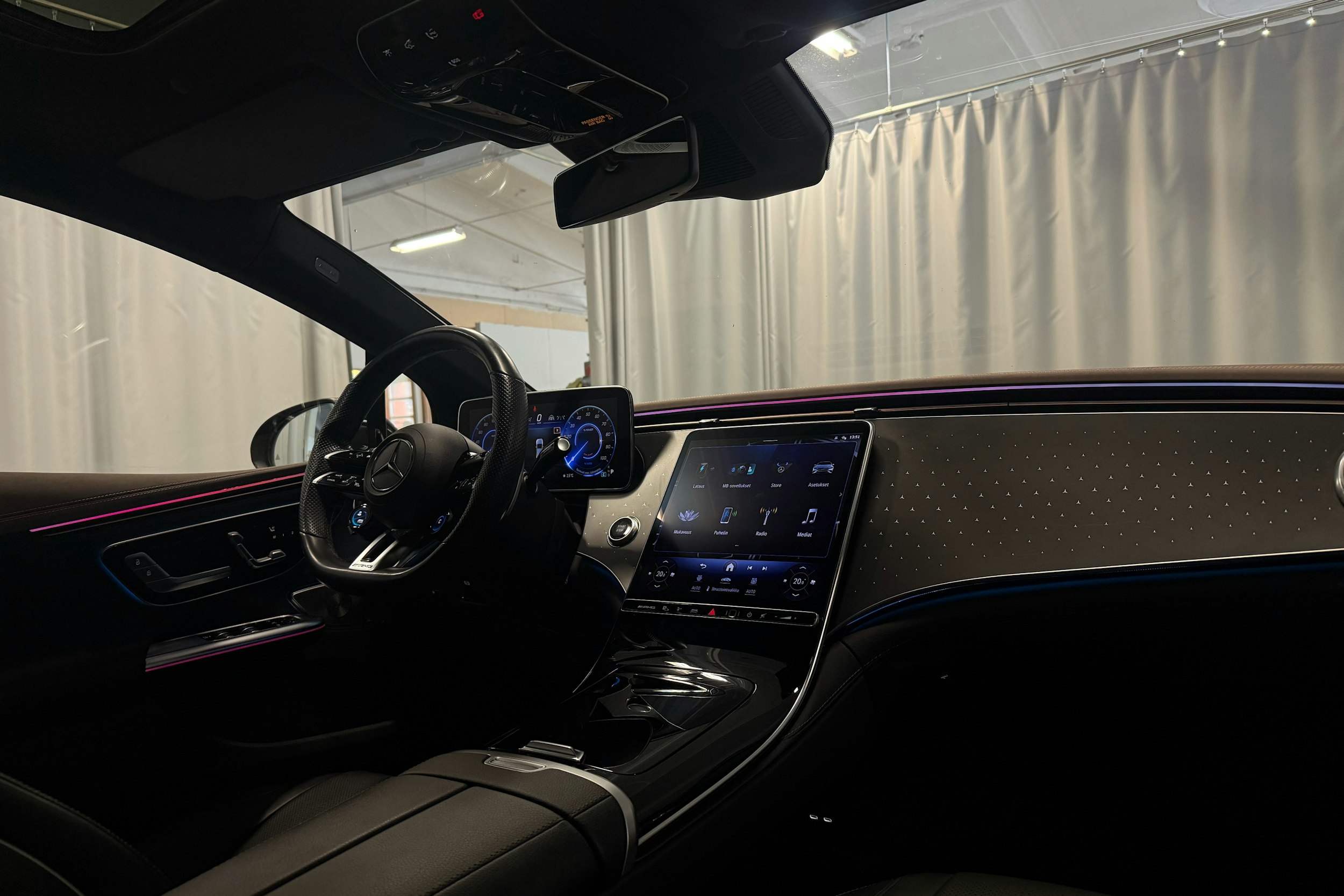 harmaa Mercedes-Benz EQE 2022 kuva 30.