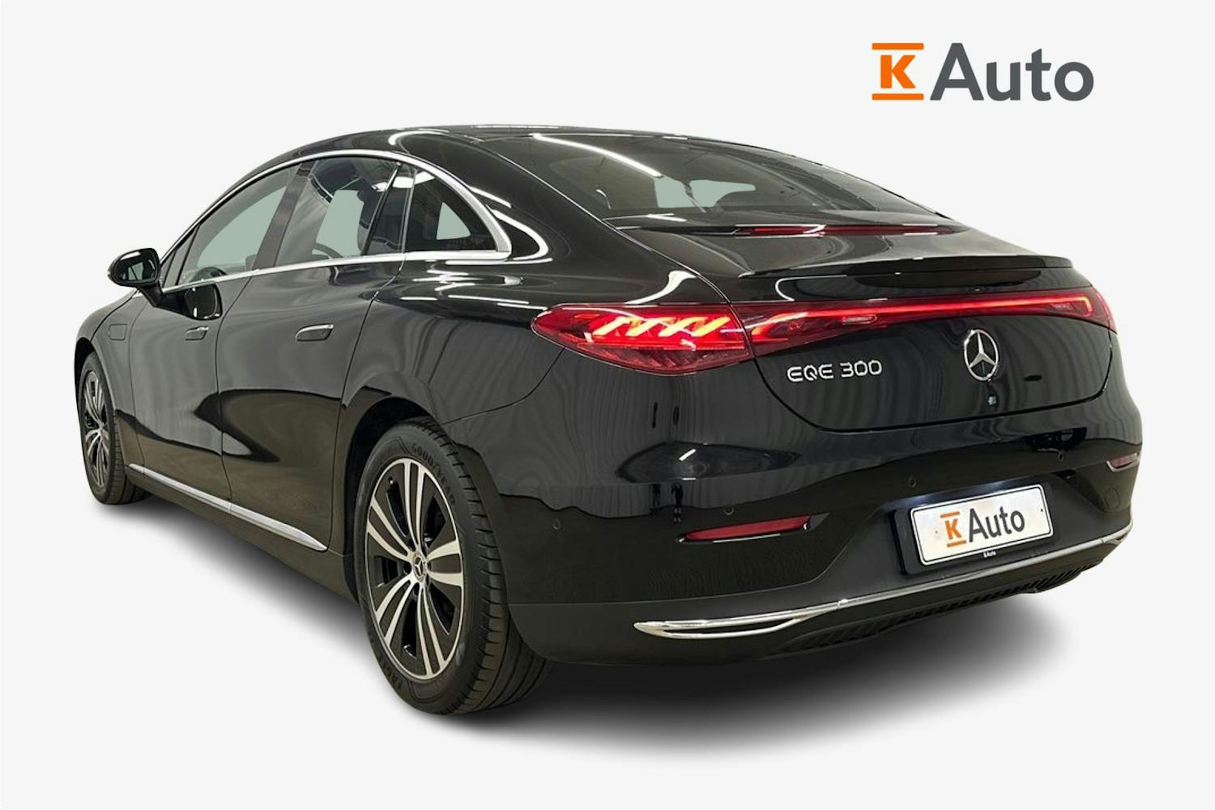 musta Mercedes-Benz EQE 2022 kuva 2.