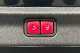 musta Mercedes-Benz EQE 2022 kuva 12.