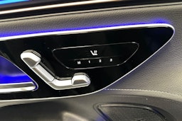 musta Mercedes-Benz EQE 2022 kuva 28.