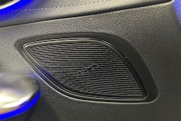 musta Mercedes-Benz EQE 2022 kuva 30.