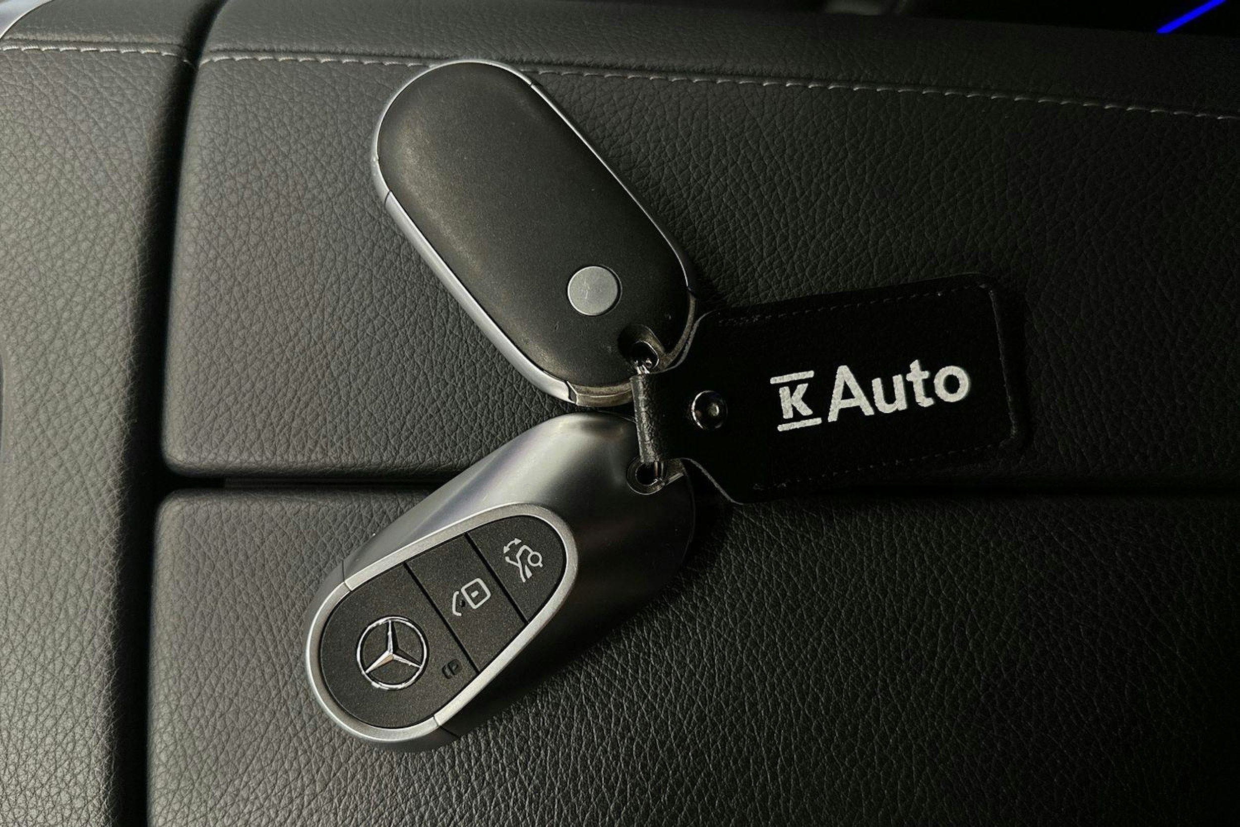 musta Mercedes-Benz EQE 2022 kuva 31.