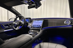 musta Mercedes-Benz EQE 2022 kuva 33.