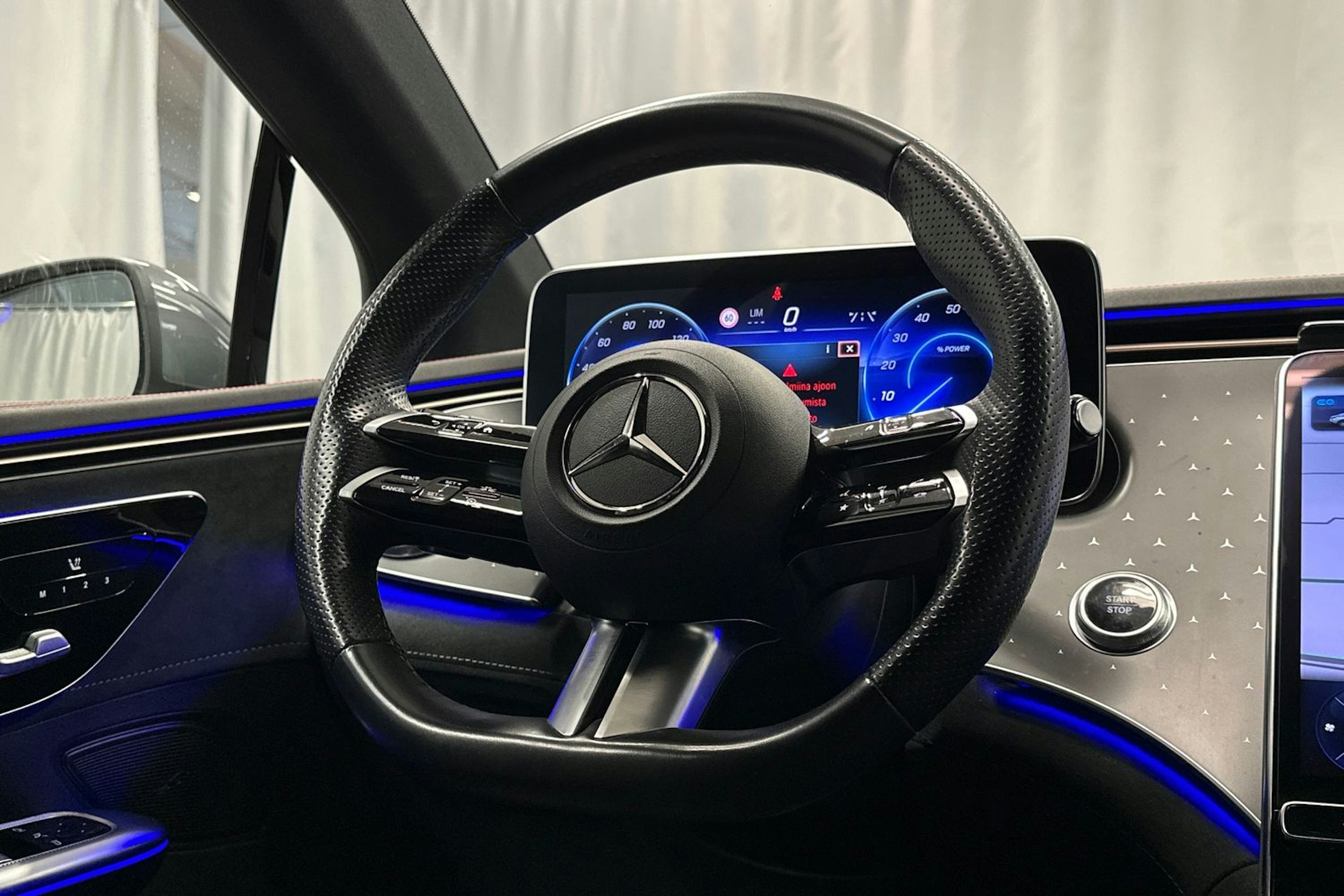 harmaa Mercedes-Benz EQE 2022 kuva 9.