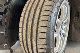 Musta Mercedes-Benz EQE 2022 kuva 10.