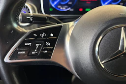 Musta Mercedes-Benz EQE 2022 kuva 19.