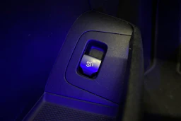 Musta Mercedes-Benz EQE 2022 kuva 21.