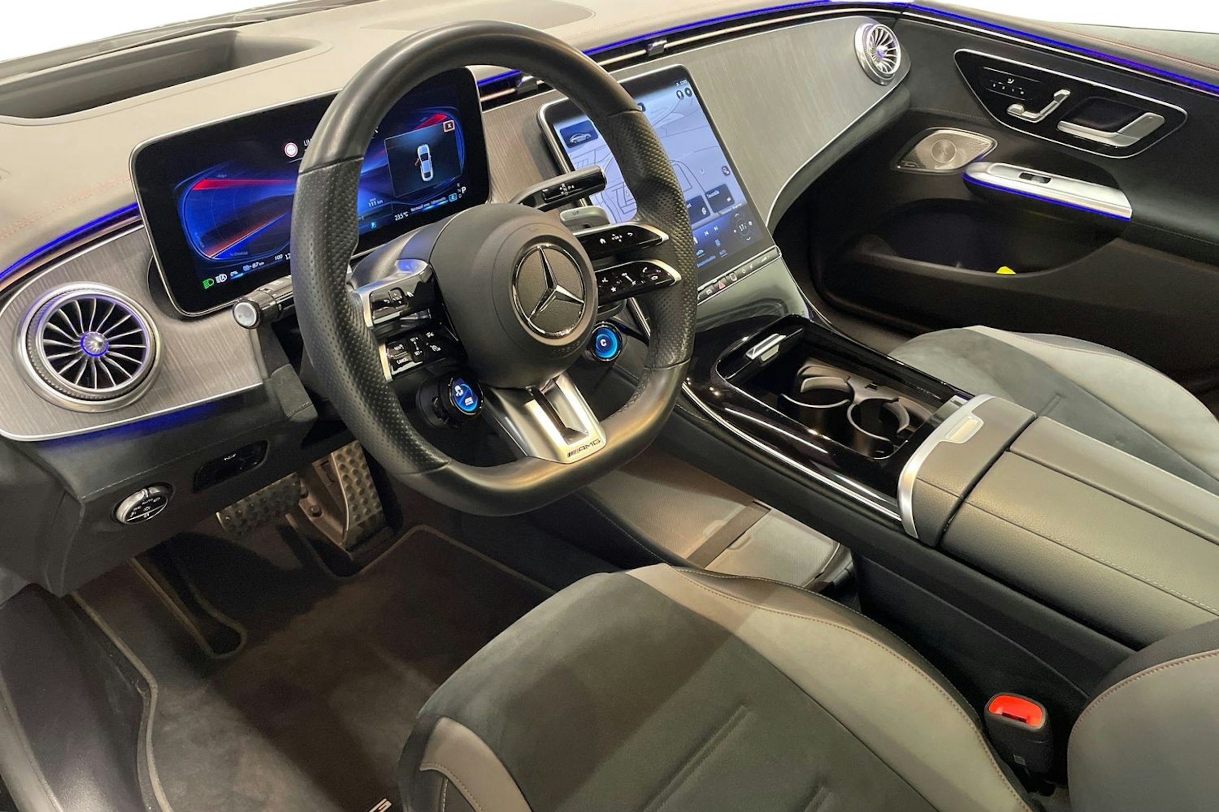 musta Mercedes-Benz EQE 2022 kuva 7.