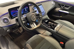 musta Mercedes-Benz EQE 2022 kuva 7.