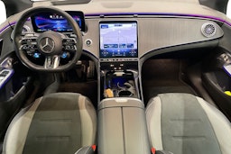 musta Mercedes-Benz EQE 2022 kuva 9.