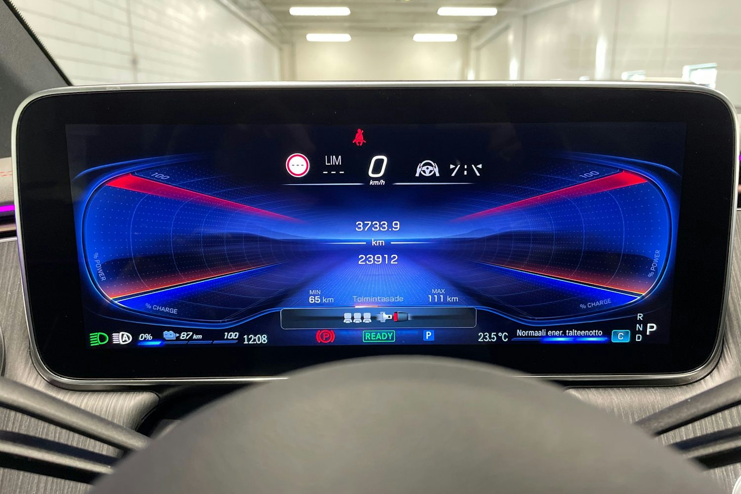 musta Mercedes-Benz EQE 2022 kuva 16.