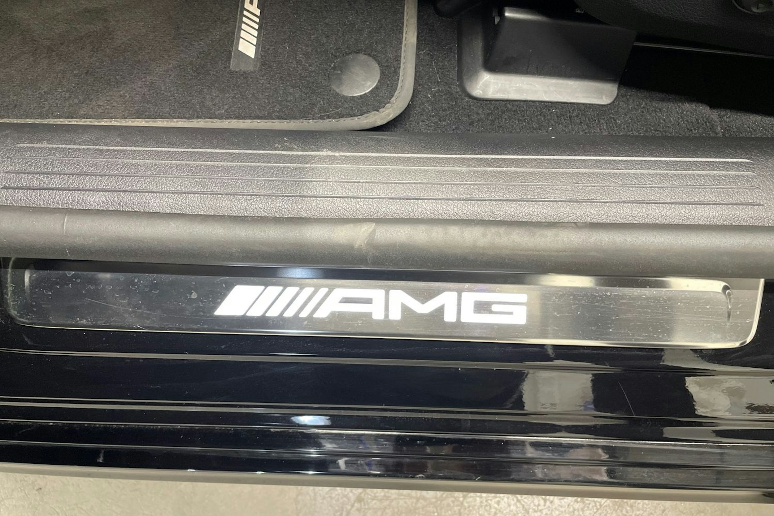 musta Mercedes-Benz EQE 2022 kuva 34.