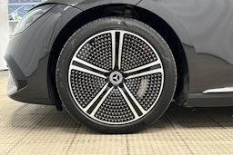 harmaa Mercedes-Benz EQE 2022 kuva 9.