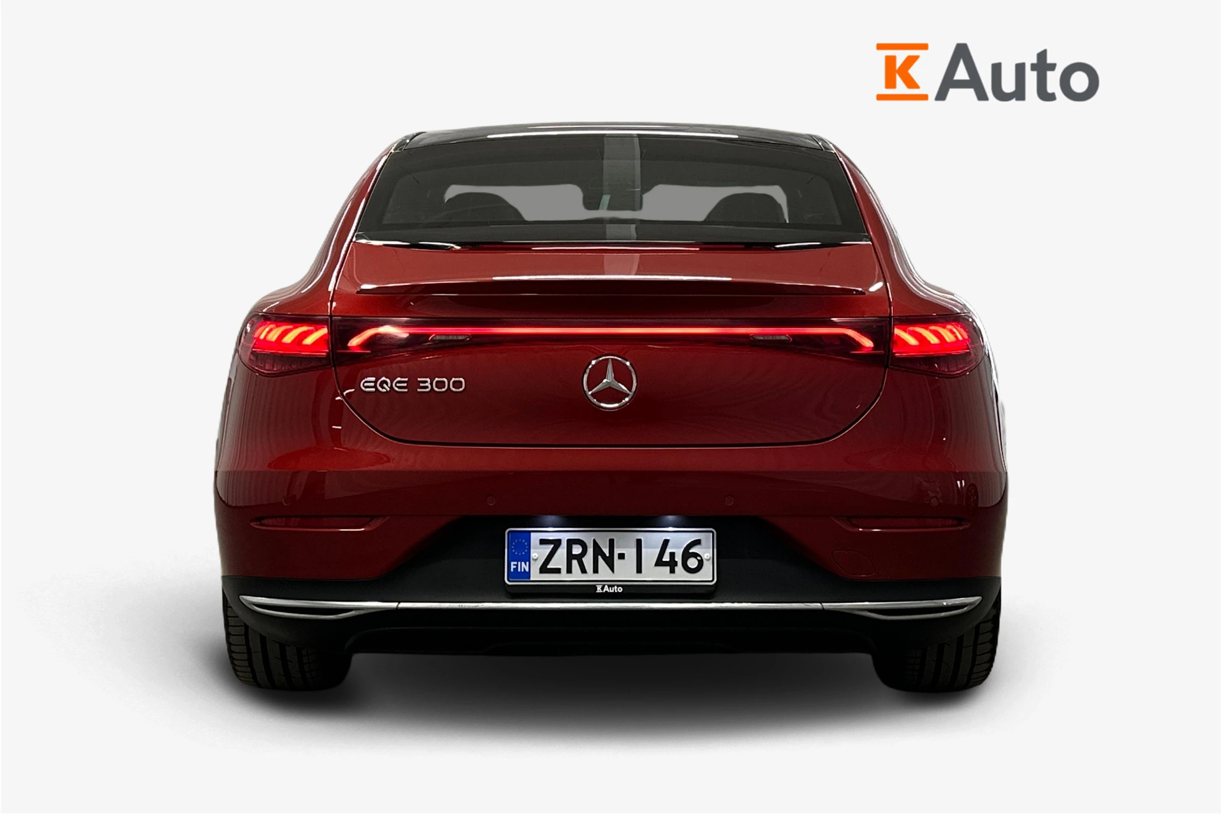 punainen Mercedes-Benz EQE 2022 kuva 4.