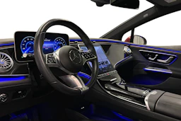 punainen Mercedes-Benz EQE 2022 kuva 8.