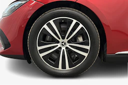 punainen Mercedes-Benz EQE 2022 kuva 12.