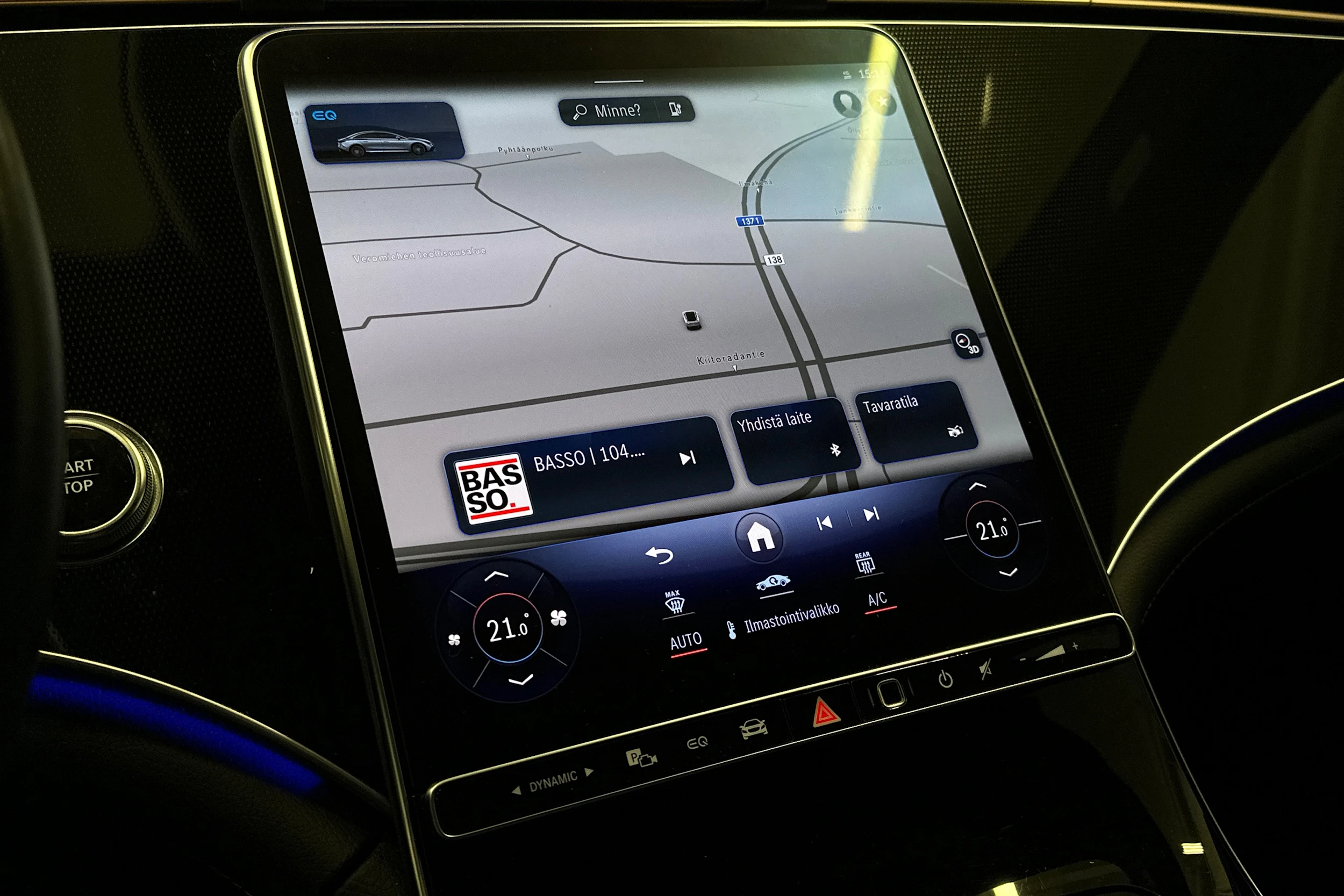 punainen Mercedes-Benz EQE 2022 kuva 25.