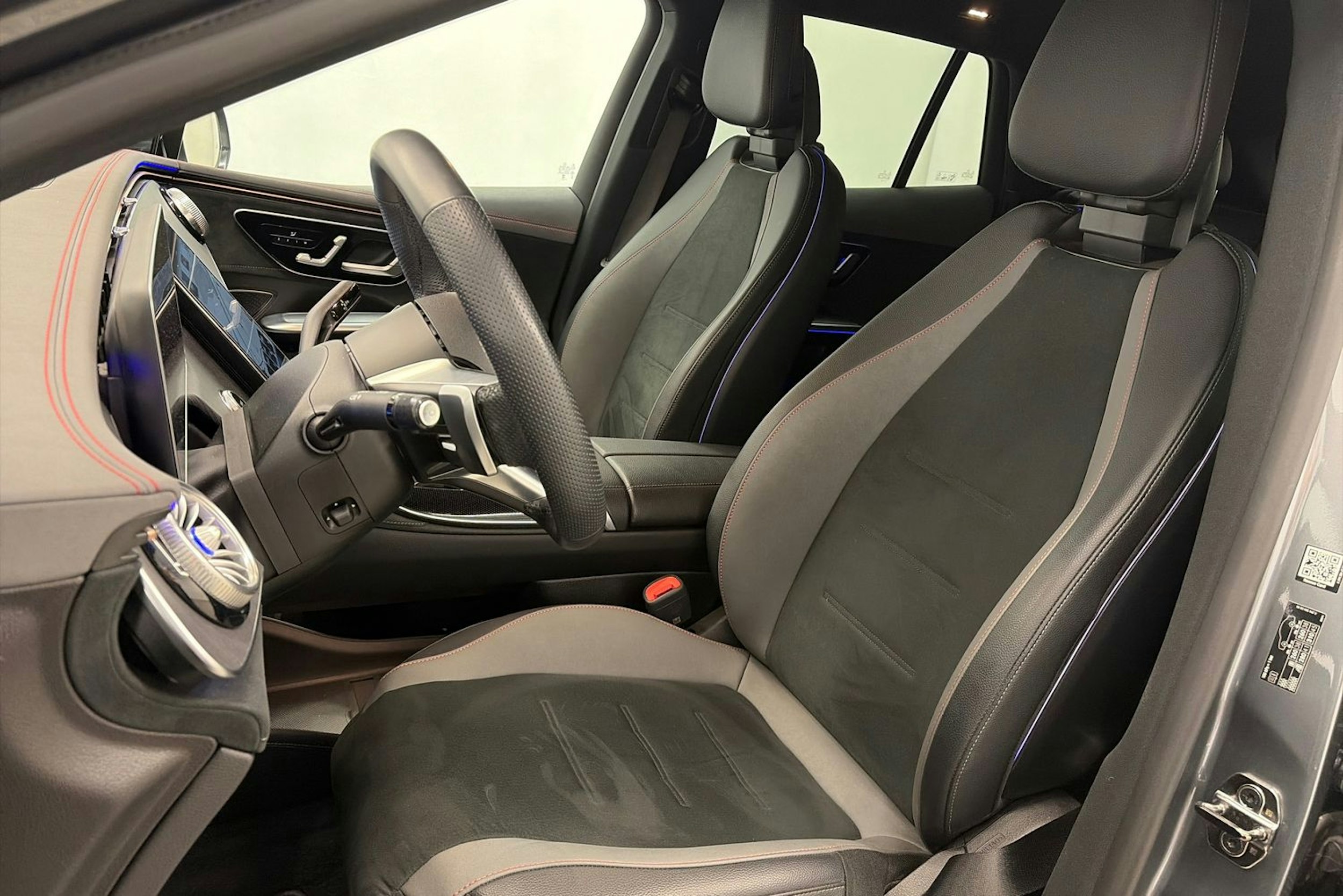 harmaa Mercedes-Benz EQE SUV 2023 kuva 14.