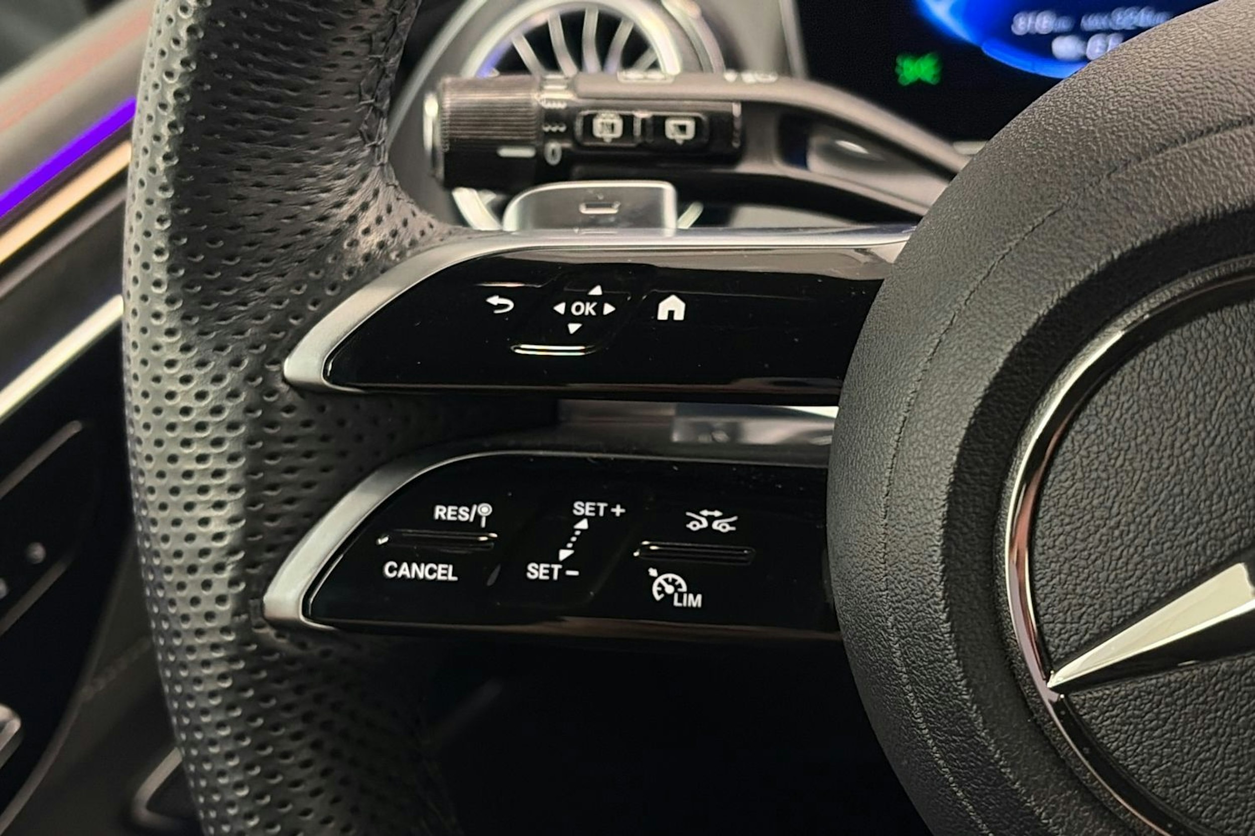 harmaa Mercedes-Benz EQE SUV 2023 kuva 17.