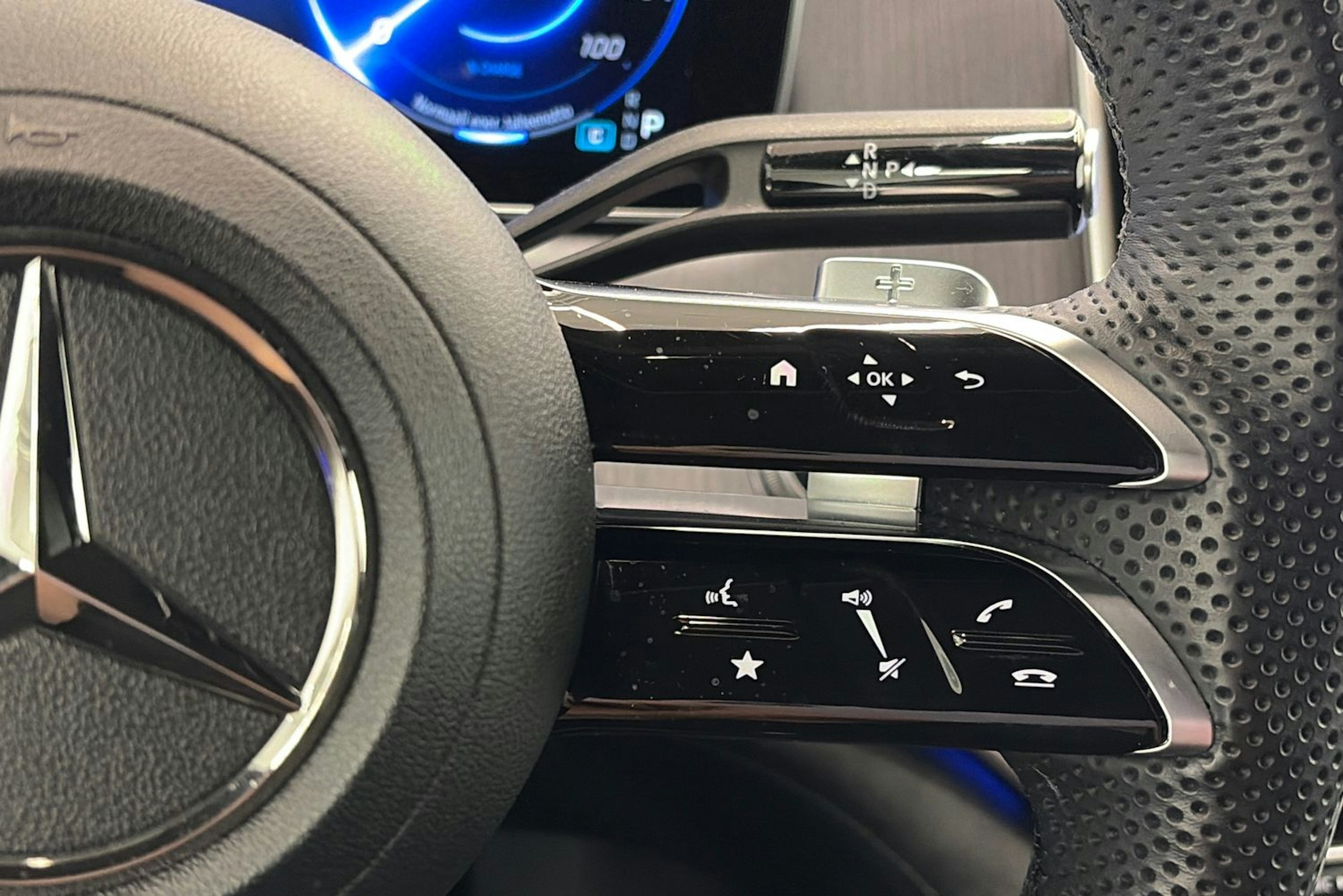 harmaa Mercedes-Benz EQE SUV 2023 kuva 18.